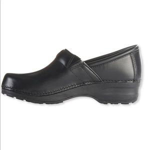 LL Bean Women’s Leather Clogs